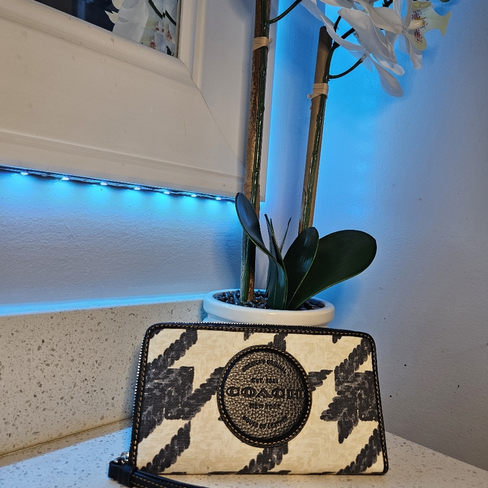CoachDempsey Large Phone Wallet With Houndstooth Print  brand new with tags